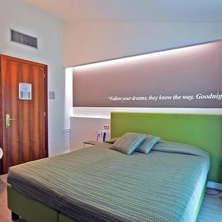 Ideal Hotel 4*