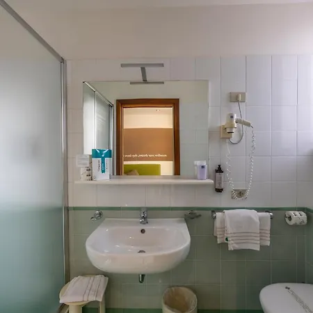 Ξενοδοχείο Ideal 4*