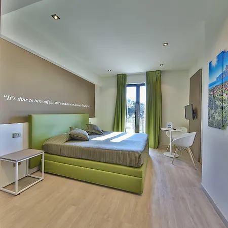 Ξενοδοχείο Ideal 4*