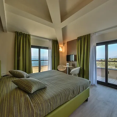 Ξενοδοχείο Ideal 4*