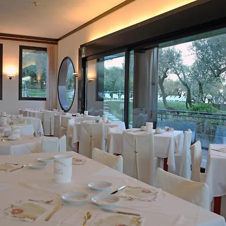 Ξενοδοχείο Ideal 4*