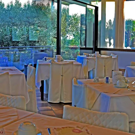 Ξενοδοχείο Ideal 4*