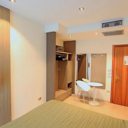 Ξενοδοχείο Ideal 4*