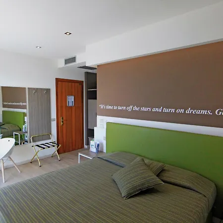 Ξενοδοχείο Ideal 4*